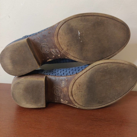 Lucky Brand Women's Booties Blue Suede Size 6 Perforated Ankle Low Heel. - Picture 6 of 7